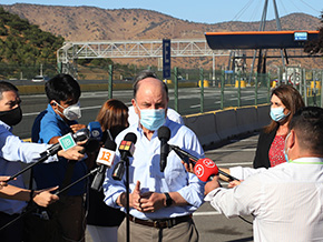 Ministro Alfredo Moreno refuerza fiscalización en carreteras por salida de automóviles de la RM durante Navidad